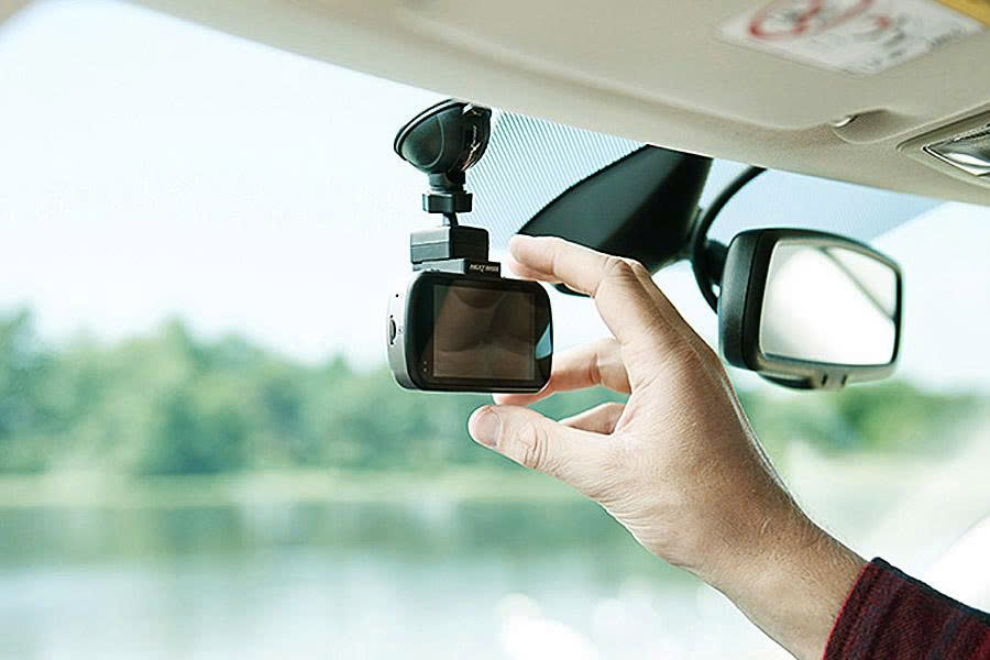 cam hành trình ô tô