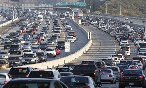 Lái ô tô giờ cao điểm